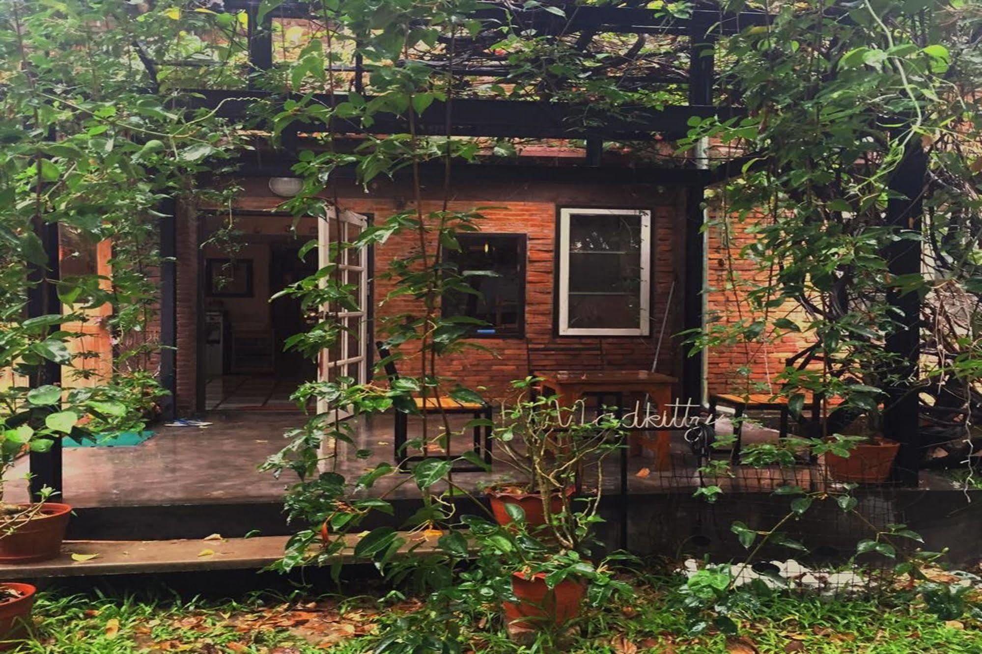 Srinual Lodge Нан Екстер'єр фото